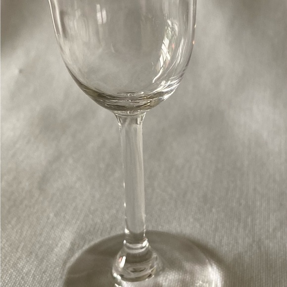 Beautiful Set of 4 Cordial Glasses Adorabley Sweet - Picture 9 of 10